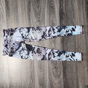 🦇 Onzie Monochrome Abstract Leggings 🦇